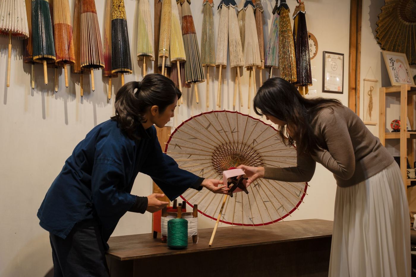 Mini Wagasa Making with Professional Artisan in Kanazawa
